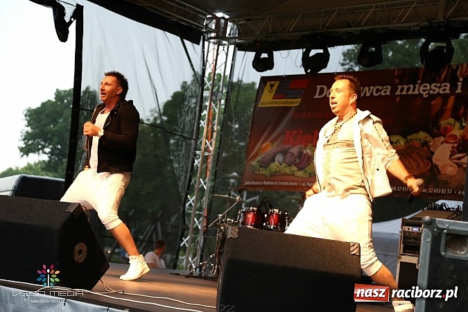 Zdjęcie w galerii na portalu naszraciborz.pl: Ulewa popsuła w Szymocicach galę disco-polo, ale Weekend zagrał wiadomości z regionu