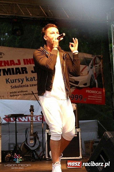 Zdjęcie w galerii na portalu naszraciborz.pl: Ulewa popsuła w Szymocicach galę disco-polo, ale Weekend zagrał wiadomości z regionu