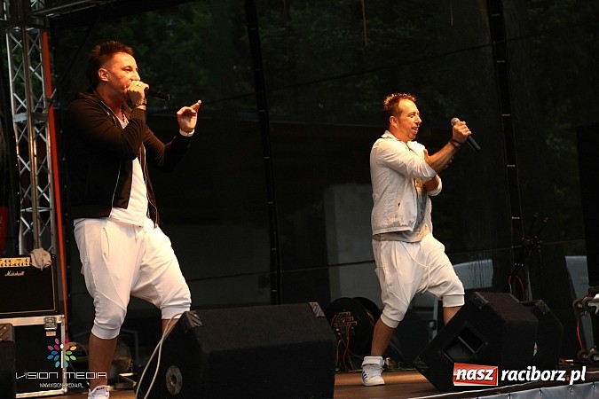 Zdjęcie w galerii na portalu naszraciborz.pl: Ulewa popsuła w Szymocicach galę disco-polo, ale Weekend zagrał wiadomości z regionu