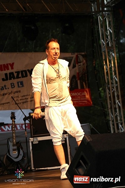 Zdjęcie w galerii na portalu naszraciborz.pl: Ulewa popsuła w Szymocicach galę disco-polo, ale Weekend zagrał wiadomości z regionu