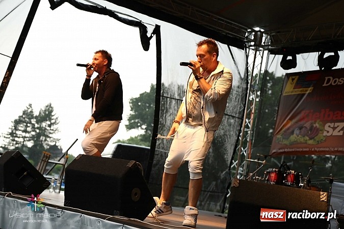 Zdjęcie w galerii na portalu naszraciborz.pl: Ulewa popsuła w Szymocicach galę disco-polo, ale Weekend zagrał wiadomości z regionu