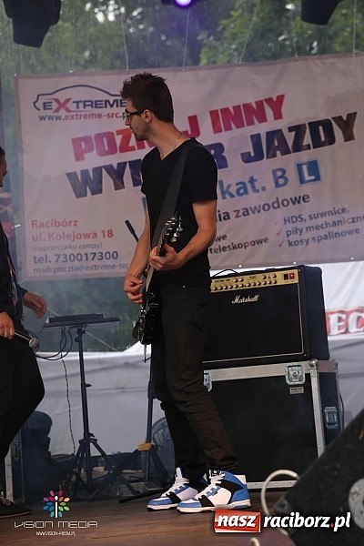 Zdjęcie w galerii na portalu naszraciborz.pl: Ulewa popsuła w Szymocicach galę disco-polo, ale Weekend zagrał wiadomości z regionu