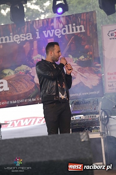 Zdjęcie w galerii na portalu naszraciborz.pl: Ulewa popsuła w Szymocicach galę disco-polo, ale Weekend zagrał wiadomości z regionu