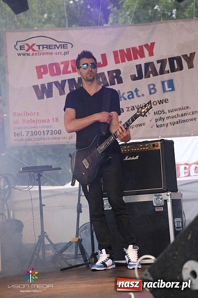 Zdjęcie w galerii na portalu naszraciborz.pl: Ulewa popsuła w Szymocicach galę disco-polo, ale Weekend zagrał wiadomości z regionu