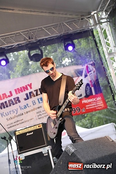 Zdjęcie w galerii na portalu naszraciborz.pl: Ulewa popsuła w Szymocicach galę disco-polo, ale Weekend zagrał wiadomości z regionu