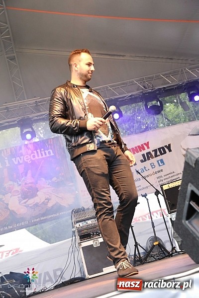 Zdjęcie w galerii na portalu naszraciborz.pl: Ulewa popsuła w Szymocicach galę disco-polo, ale Weekend zagrał wiadomości z regionu