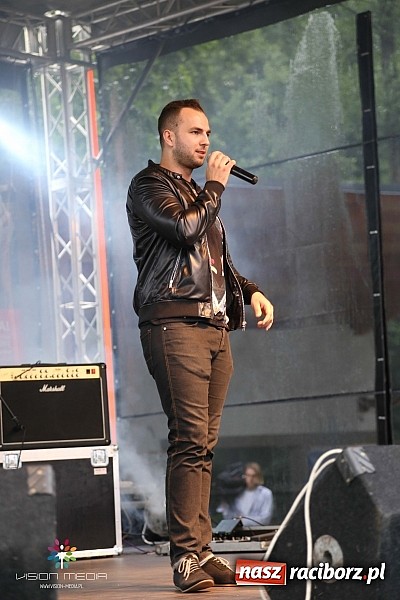 Zdjęcie w galerii na portalu naszraciborz.pl: Ulewa popsuła w Szymocicach galę disco-polo, ale Weekend zagrał wiadomości z regionu