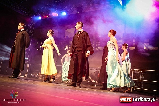 Zdjęcie w galerii na portalu naszraciborz.pl: Tancerze z MDK, Zyg-Zak i fire-show - III Zamkowa Noc z Duchami raz jeszcze wiadomości z regionu