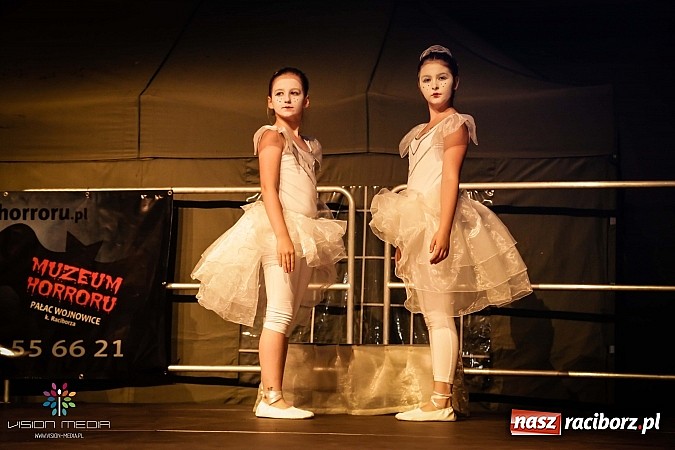 Zdjęcie w galerii na portalu naszraciborz.pl: Tancerze z MDK, Zyg-Zak i fire-show - III Zamkowa Noc z Duchami raz jeszcze wiadomości z regionu