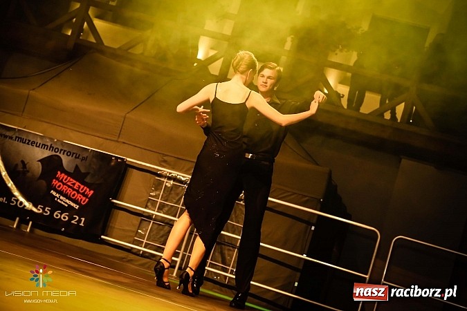 Zdjęcie w galerii na portalu naszraciborz.pl: Tancerze z MDK, Zyg-Zak i fire-show - III Zamkowa Noc z Duchami raz jeszcze wiadomości z regionu