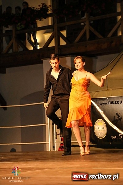 Zdjęcie w galerii na portalu naszraciborz.pl: Tancerze z MDK, Zyg-Zak i fire-show - III Zamkowa Noc z Duchami raz jeszcze wiadomości z regionu