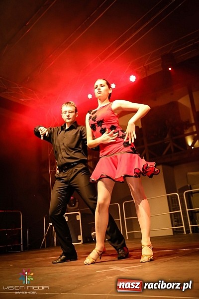 Zdjęcie w galerii na portalu naszraciborz.pl: Tancerze z MDK, Zyg-Zak i fire-show - III Zamkowa Noc z Duchami raz jeszcze wiadomości z regionu