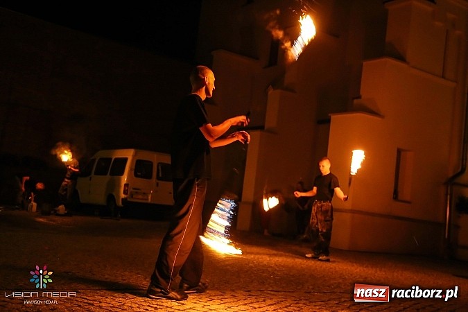 Zdjęcie w galerii na portalu naszraciborz.pl: Tancerze z MDK, Zyg-Zak i fire-show - III Zamkowa Noc z Duchami raz jeszcze wiadomości z regionu