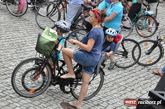 Zdjęcie w galerii na portalu naszraciborz.pl: Szósta Rowerowa Masa Krytyczna przejechała przez Racibórz. Super frekwencja wiadomości z regionu