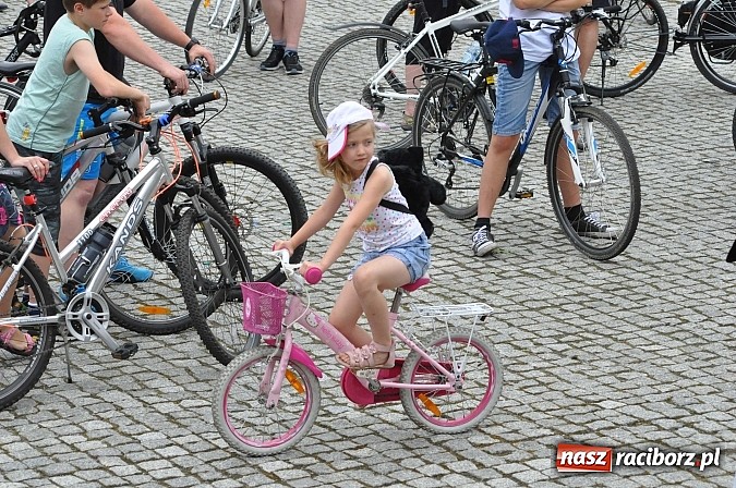 Zdjęcie w galerii na portalu naszraciborz.pl: Szósta Rowerowa Masa Krytyczna przejechała przez Racibórz. Super frekwencja wiadomości z regionu