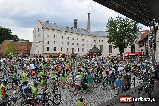 Zdjęcie w galerii na portalu naszraciborz.pl: Szósta Rowerowa Masa Krytyczna przejechała przez Racibórz. Super frekwencja wiadomości z regionu