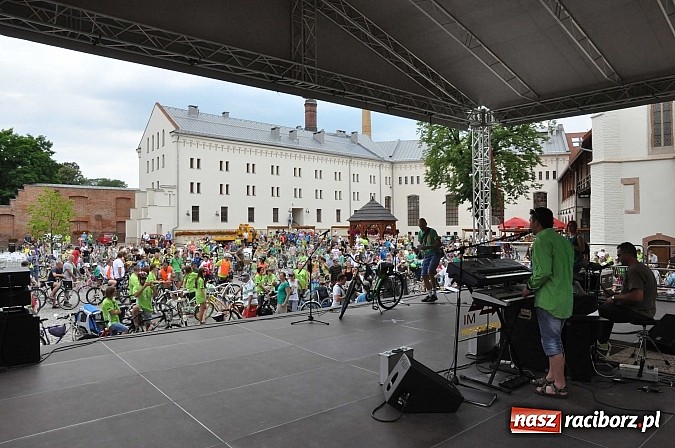 Zdjęcie w galerii na portalu naszraciborz.pl: Szósta Rowerowa Masa Krytyczna przejechała przez Racibórz. Super frekwencja wiadomości z regionu