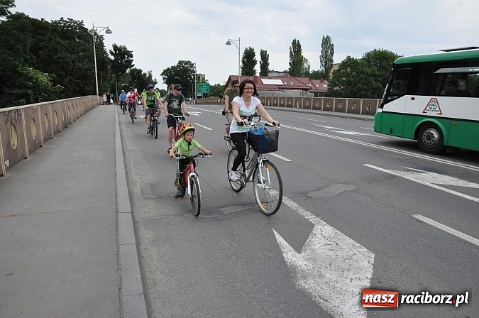 Zdjęcie w galerii na portalu naszraciborz.pl: Szósta Rowerowa Masa Krytyczna przejechała przez Racibórz. Super frekwencja wiadomości z regionu