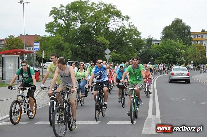 Zdjęcie w galerii na portalu naszraciborz.pl: Szósta Rowerowa Masa Krytyczna przejechała przez Racibórz. Super frekwencja wiadomości z regionu