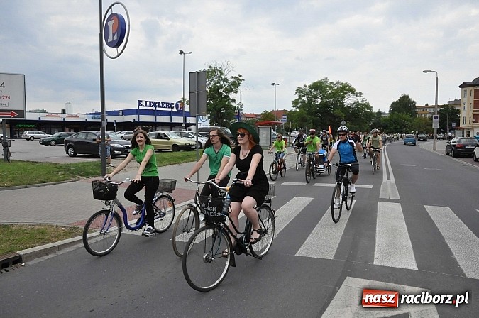 Zdjęcie w galerii na portalu naszraciborz.pl: Szósta Rowerowa Masa Krytyczna przejechała przez Racibórz. Super frekwencja wiadomości z regionu