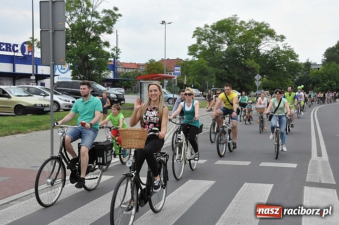 Zdjęcie w galerii na portalu naszraciborz.pl: Szósta Rowerowa Masa Krytyczna przejechała przez Racibórz. Super frekwencja wiadomości z regionu