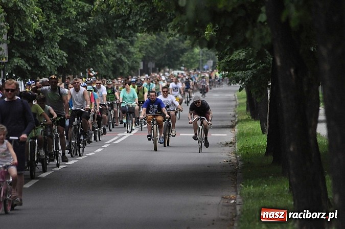 Zdjęcie w galerii na portalu naszraciborz.pl: Szósta Rowerowa Masa Krytyczna przejechała przez Racibórz. Super frekwencja wiadomości z regionu