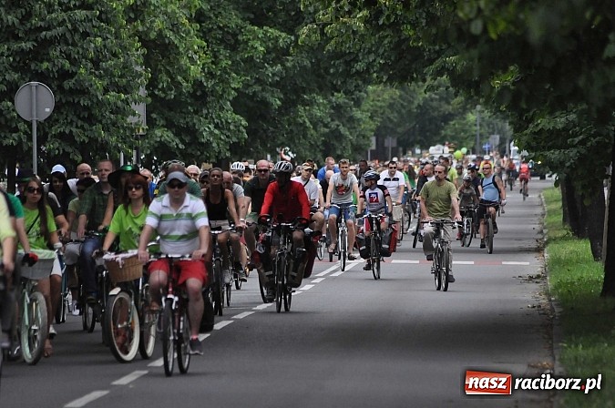 Zdjęcie w galerii na portalu naszraciborz.pl: Szósta Rowerowa Masa Krytyczna przejechała przez Racibórz. Super frekwencja wiadomości z regionu