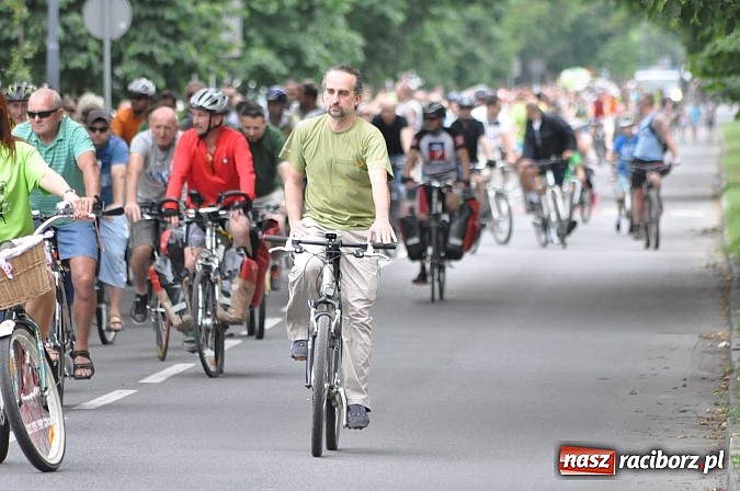 Zdjęcie w galerii na portalu naszraciborz.pl: Szósta Rowerowa Masa Krytyczna przejechała przez Racibórz. Super frekwencja wiadomości z regionu