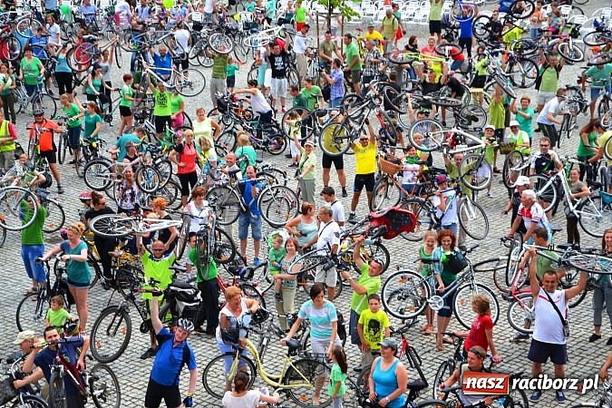 Zdjęcie w galerii na portalu naszraciborz.pl: Szósta Rowerowa Masa Krytyczna przejechała przez Racibórz. Super frekwencja wiadomości z regionu