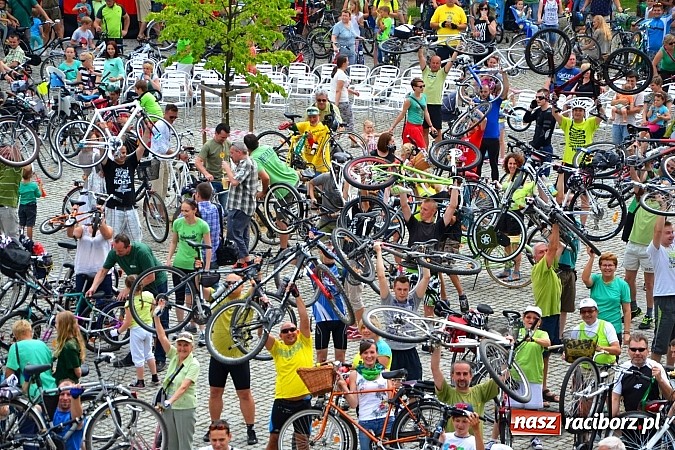 Zdjęcie w galerii na portalu naszraciborz.pl: Szósta Rowerowa Masa Krytyczna przejechała przez Racibórz. Super frekwencja wiadomości z regionu