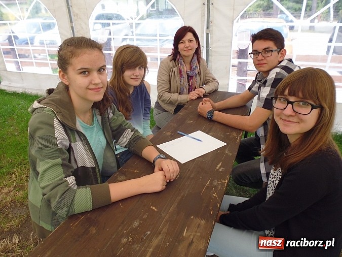 Zdjęcie w galerii na portalu naszraciborz.pl: Redaktorzy z Gimnazjum nr 3 nagrodzeni wiadomości z regionu