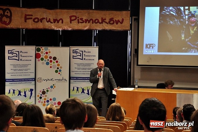 Zdjęcie w galerii na portalu naszraciborz.pl: Redaktorzy z Gimnazjum nr 3 nagrodzeni wiadomości z regionu