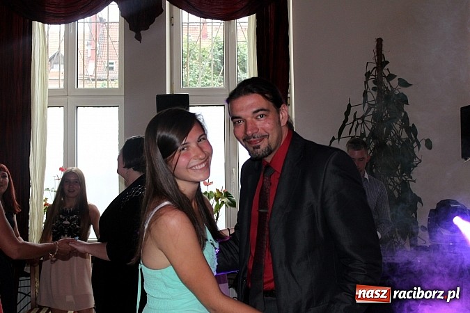 Zdjęcie w galerii na portalu naszraciborz.pl: Żegnamy się z Gimnazjum nr 5 dobrą zabawą na komersie wiadomości z regionu