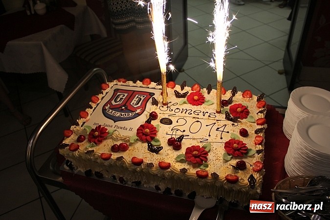 Zdjęcie w galerii na portalu naszraciborz.pl: Żegnamy się z Gimnazjum nr 5 dobrą zabawą na komersie wiadomości z regionu