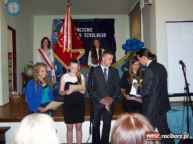 Zdjęcie w galerii na portalu naszraciborz.pl: Pożegnanie klas 3 w G5 wiadomości z regionu