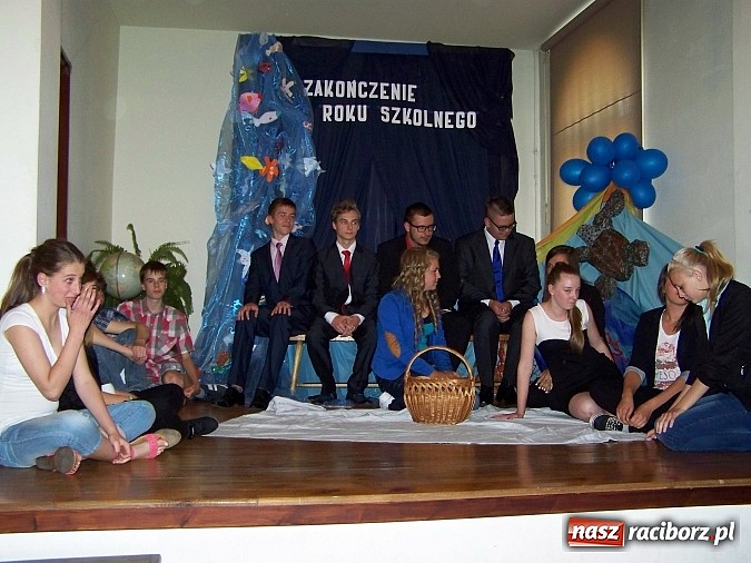 Zdjęcie w galerii na portalu naszraciborz.pl: Pożegnanie klas 3 w G5 wiadomości z regionu
