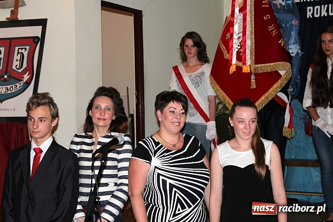 Zdjęcie w galerii na portalu naszraciborz.pl: Pożegnanie klas 3 w G5 wiadomości z regionu