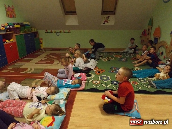 Zdjęcie w galerii na portalu naszraciborz.pl: Zielona noc w przedszkolu w Łańcach wiadomości z regionu