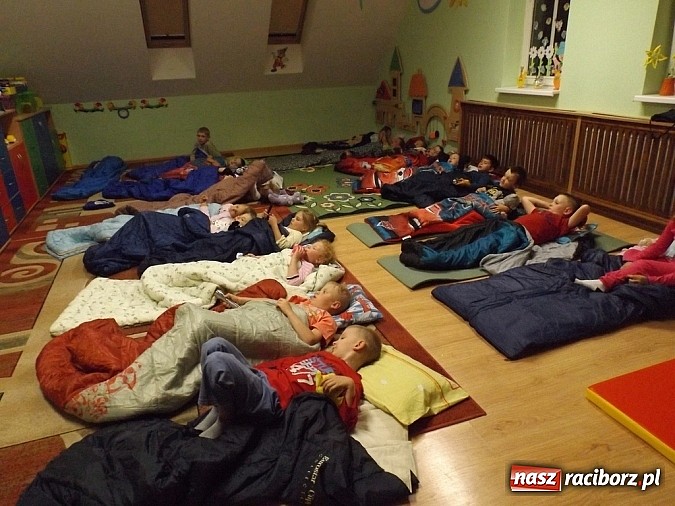 Zdjęcie w galerii na portalu naszraciborz.pl: Zielona noc w przedszkolu w Łańcach wiadomości z regionu