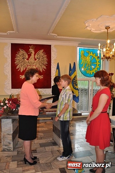 Zdjęcie w galerii na portalu naszraciborz.pl: Najzdolniejsi uczniowie z gminy Kuźnia Raciborska zostali nagrodzeni wiadomości z regionu