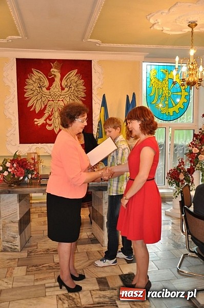 Zdjęcie w galerii na portalu naszraciborz.pl: Najzdolniejsi uczniowie z gminy Kuźnia Raciborska zostali nagrodzeni wiadomości z regionu
