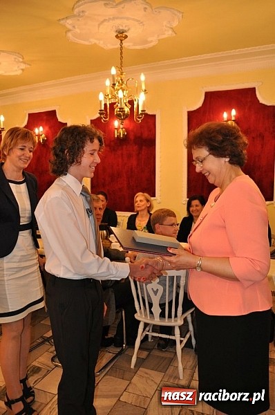 Zdjęcie w galerii na portalu naszraciborz.pl: Najzdolniejsi uczniowie z gminy Kuźnia Raciborska zostali nagrodzeni wiadomości z regionu