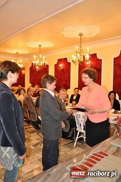 Zdjęcie w galerii na portalu naszraciborz.pl: Najzdolniejsi uczniowie z gminy Kuźnia Raciborska zostali nagrodzeni wiadomości z regionu