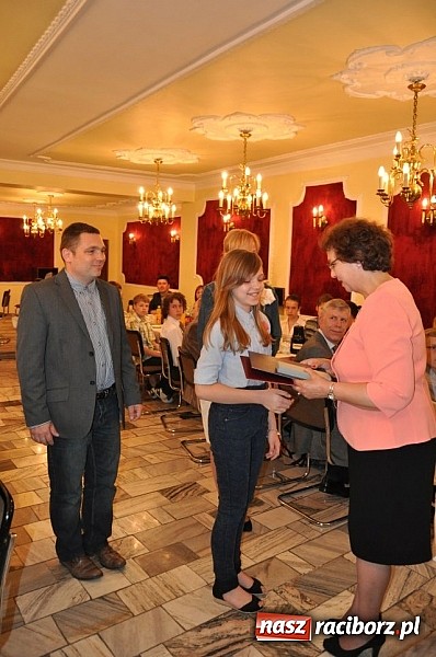 Zdjęcie w galerii na portalu naszraciborz.pl: Najzdolniejsi uczniowie z gminy Kuźnia Raciborska zostali nagrodzeni wiadomości z regionu