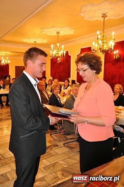 Zdjęcie w galerii na portalu naszraciborz.pl: Najzdolniejsi uczniowie z gminy Kuźnia Raciborska zostali nagrodzeni wiadomości z regionu