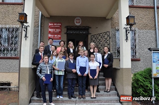 Zdjęcie w galerii na portalu naszraciborz.pl: Najzdolniejsi uczniowie z gminy Kuźnia Raciborska zostali nagrodzeni wiadomości z regionu