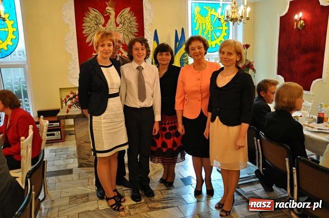 Zdjęcie w galerii na portalu naszraciborz.pl: Najzdolniejsi uczniowie z gminy Kuźnia Raciborska zostali nagrodzeni wiadomości z regionu