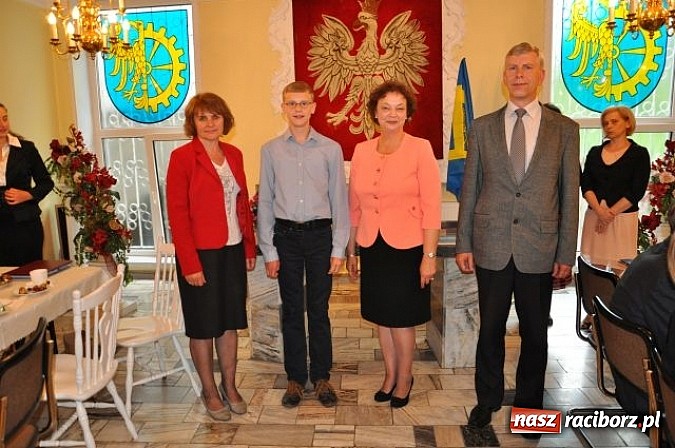 Zdjęcie w galerii na portalu naszraciborz.pl: Najzdolniejsi uczniowie z gminy Kuźnia Raciborska zostali nagrodzeni wiadomości z regionu