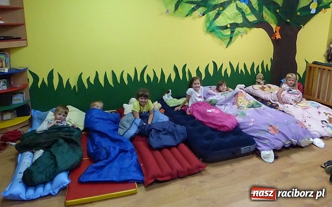 Zdjęcie w galerii na portalu naszraciborz.pl: Polonez na zakończenie roku w... przedszkolu wiadomości z regionu