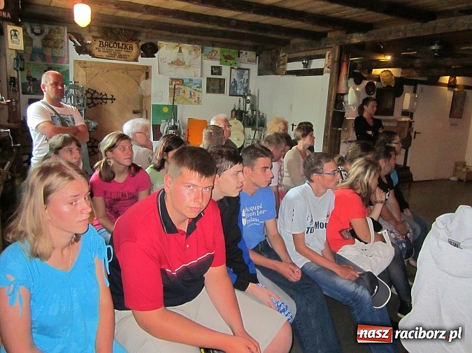 Zdjęcie w galerii na portalu naszraciborz.pl: Uczniowie ZSS z wizytą w Muzeum Chleba wiadomości z regionu